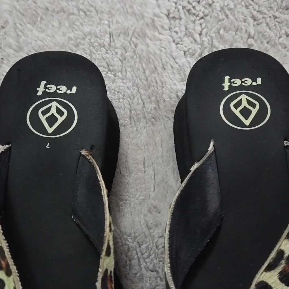 Reef Y2K black animan print platforms sandals size 7
